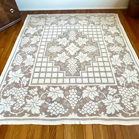 Vintage Lace Tablecloth Beige Grape Leaf Design Rectangular Dining Decor - Picture 1 of 12